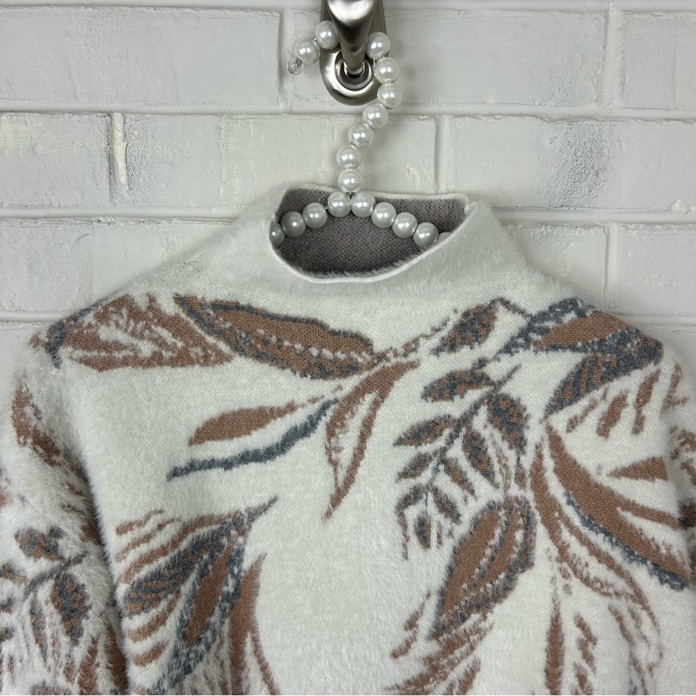 NWT Tahari Fuzzy Knit Patterned Sweater Size XS - Picture 4 of 11